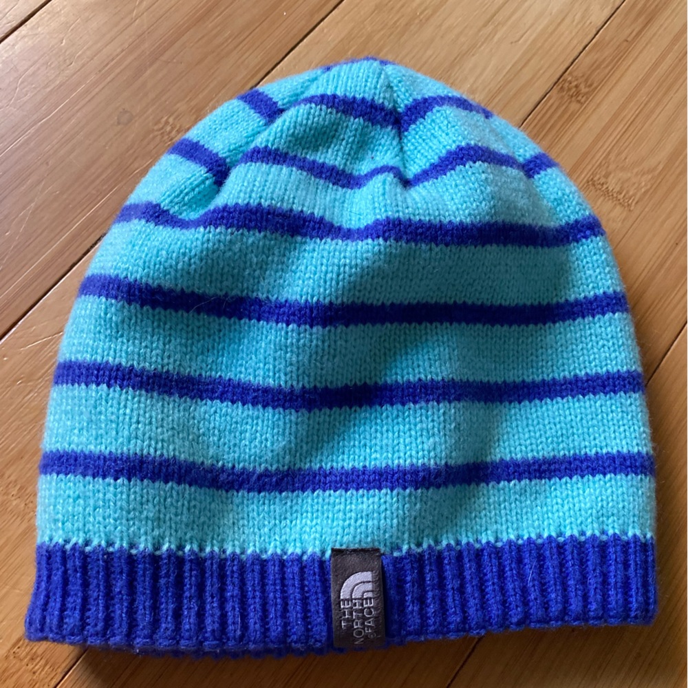 North Face hat. O/S youth. Reversible. Great for cold weather.